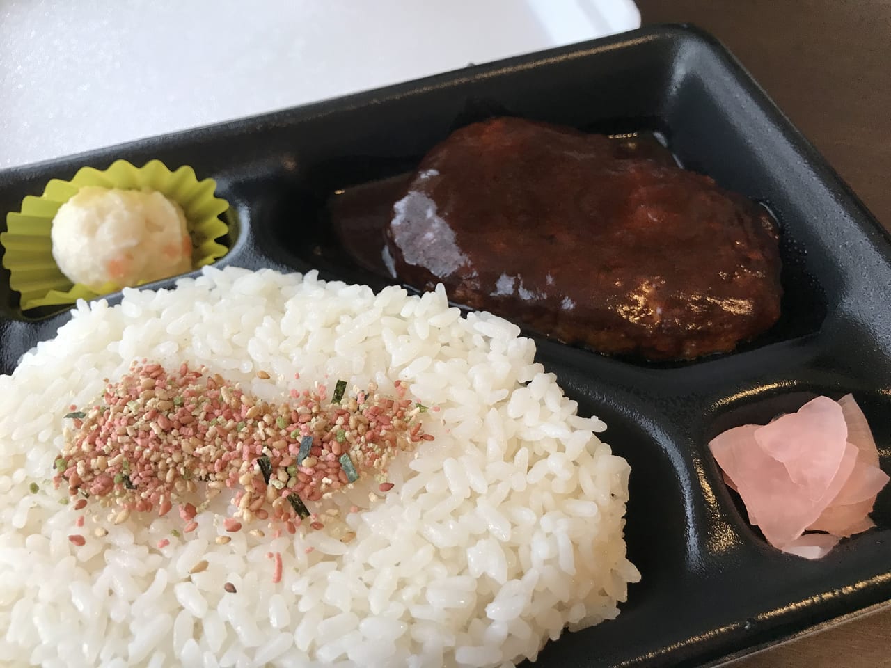 ご飯大盛のハンバーグ弁当