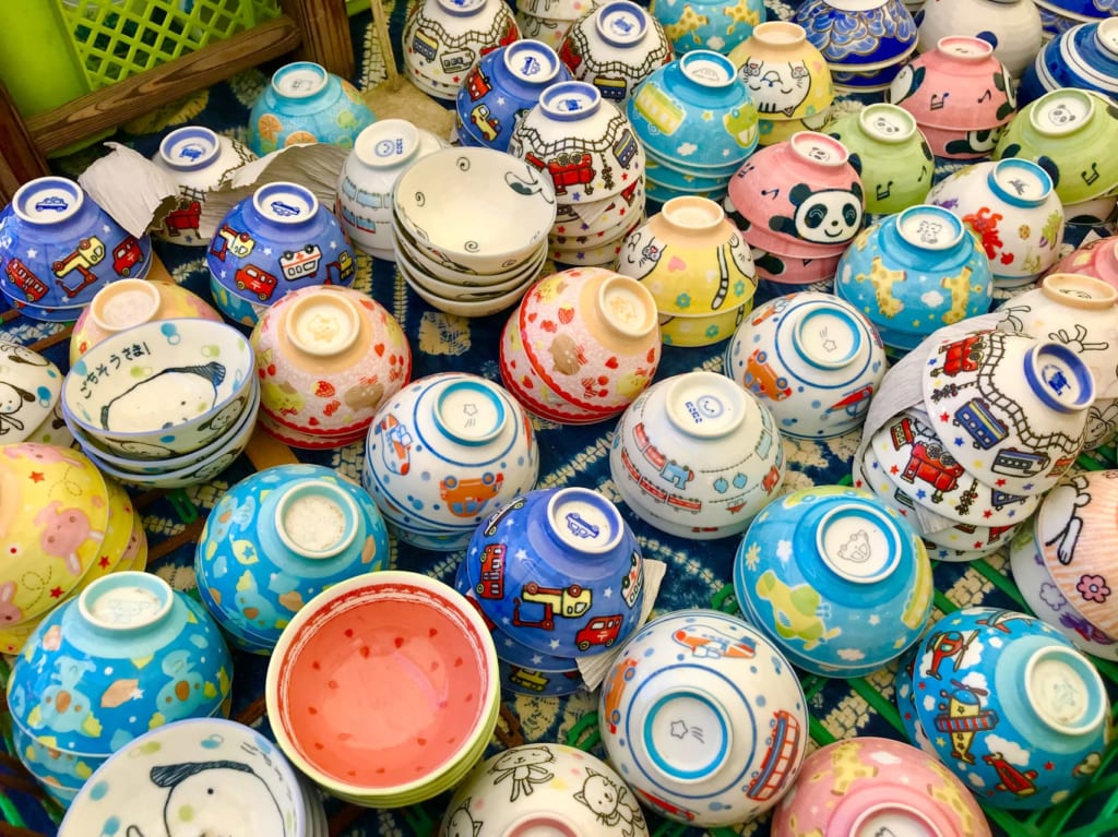 色とりどりの陶器
