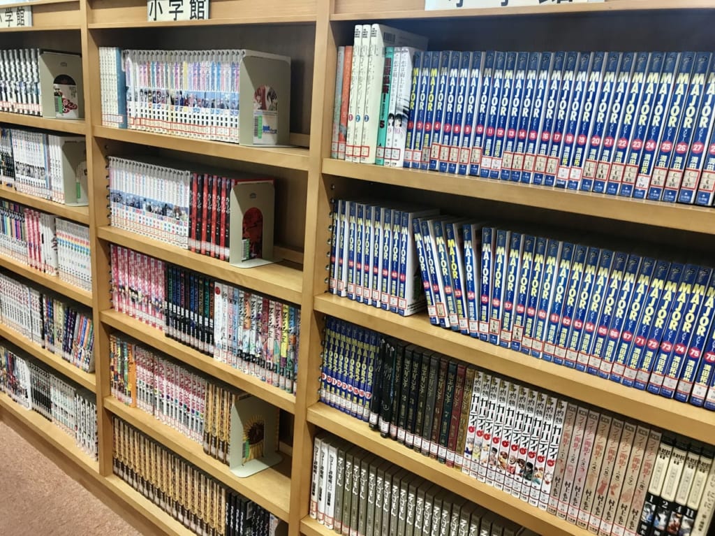 【稲沢市】こじんまりとしていますが、人気の平和町図書館。コミックの多さは2万冊とピカイチです！雨の多いこの時期